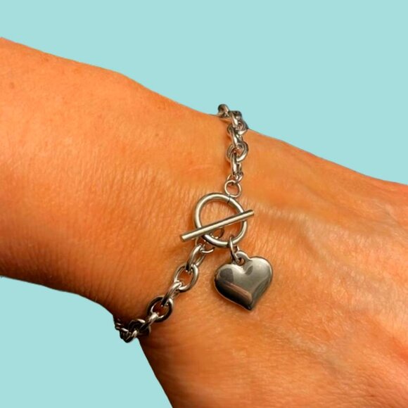 Trendy Women’s Heart Pendant Stainless Steel 8 inch Bracelet NWOT - Picture 1 of 6